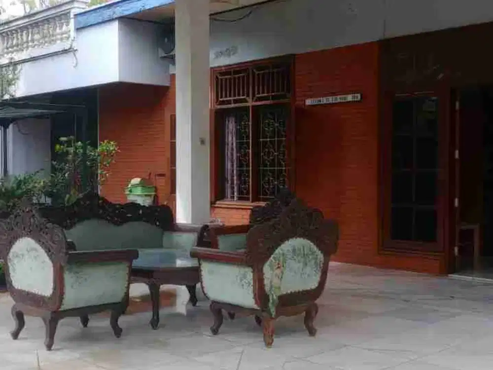 Rumah terawat strategis di jln Salam Kebon Jeruk Jakarta Barat