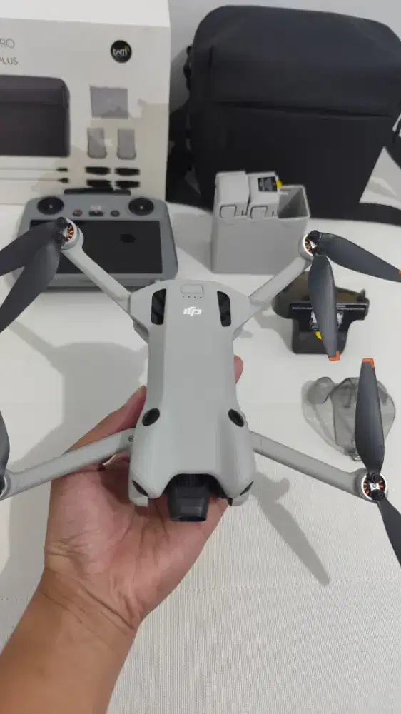 Drone DJI Mini 4 Pro Combo Plus