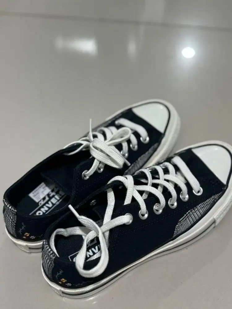 Jual sepatu sneakers converse