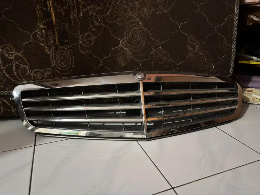 Grill Mercy W204 2013 Utuh Copotan