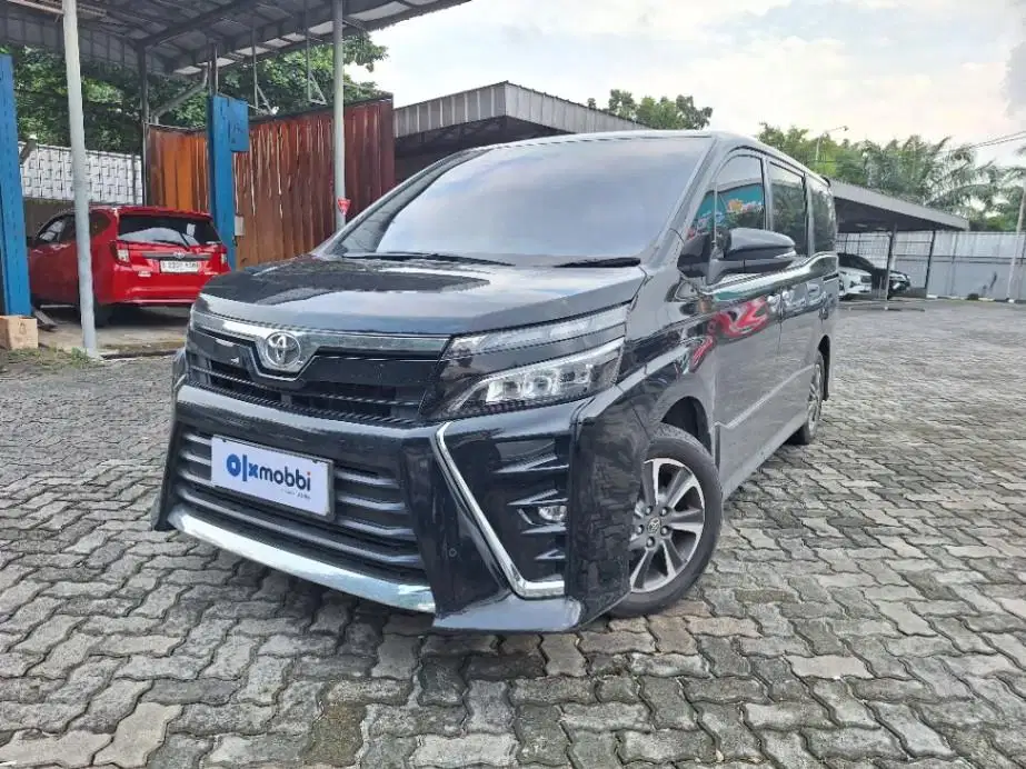 Kondisi Terawat Toyota Voxy 2.0 Bensin-AT 2018 BGX