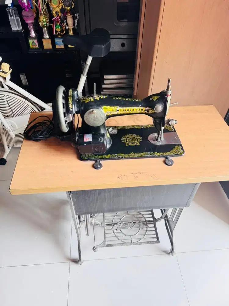 Mesin jahit butterfly