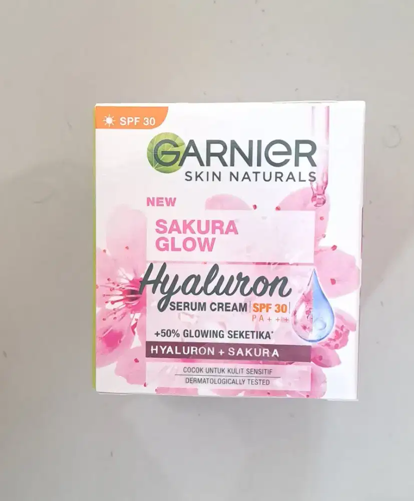 GARNIER SAKURA GLOW RADIANCE GLOWING DAY CREAM SP30 / PA +++ - 50 ML