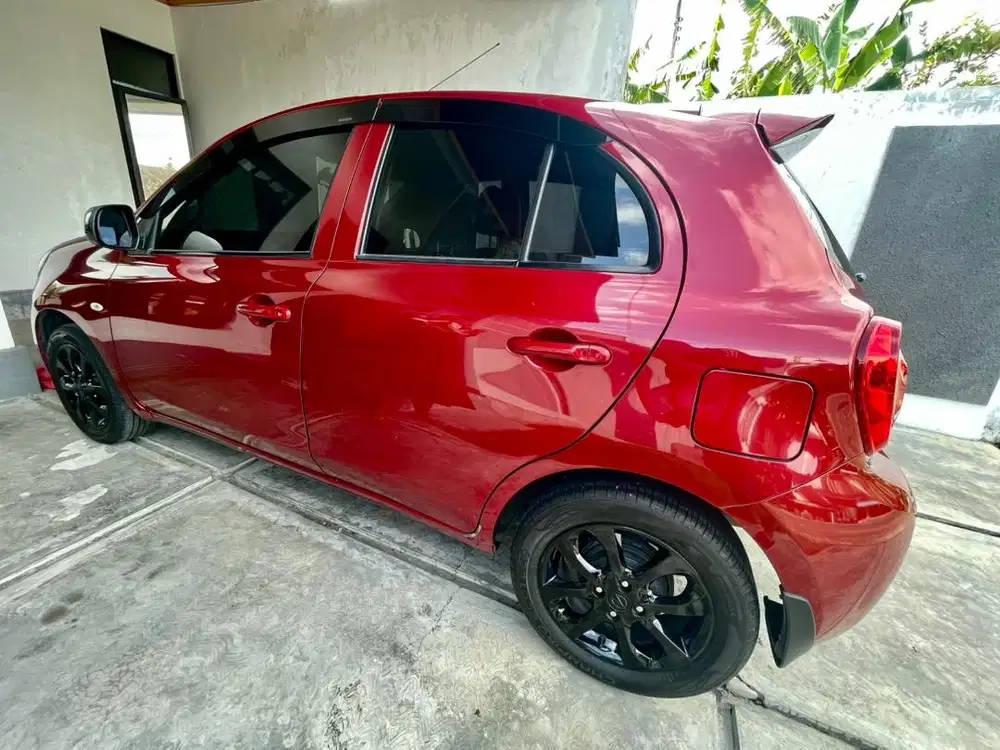 DIJUAL Nissan March 2014