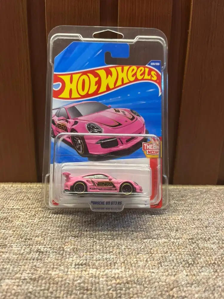 Hot Wheels Porsche 911 GT3 RS PINK