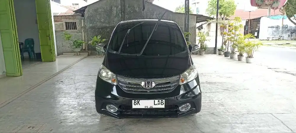 Mobil Honda Freed 1.5 A Hitam 2013