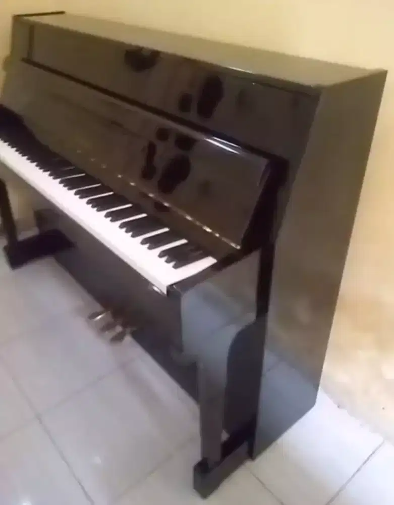 Yamaha akustik piano LU 101 CPE