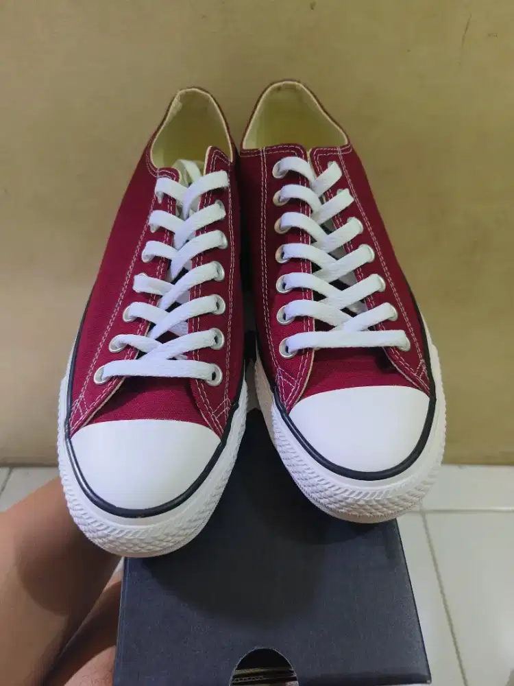 Converse Chuck Taylor All Star Ox Sneaker Maroon CONM9691C dipakai 2x