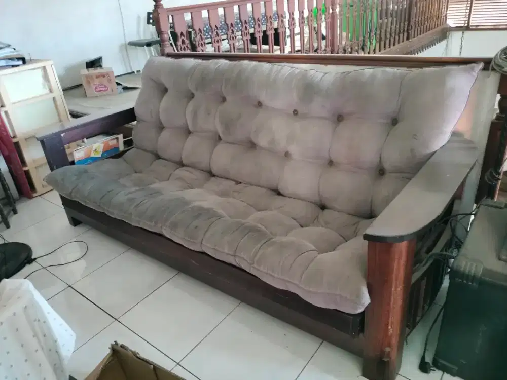 Sofa bed 2mx1m (kurang lebih)