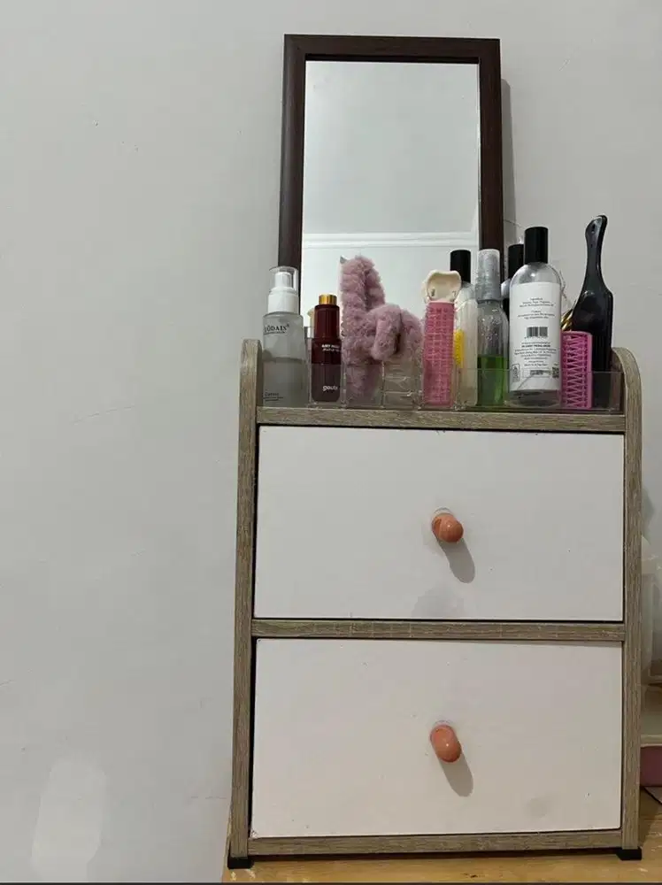 Nakas 2 laci + cermin