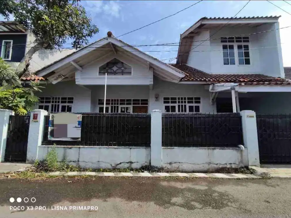 Di jual cepat di bawah harga pasar rumah di komplek margahayu Sukarno Hatta