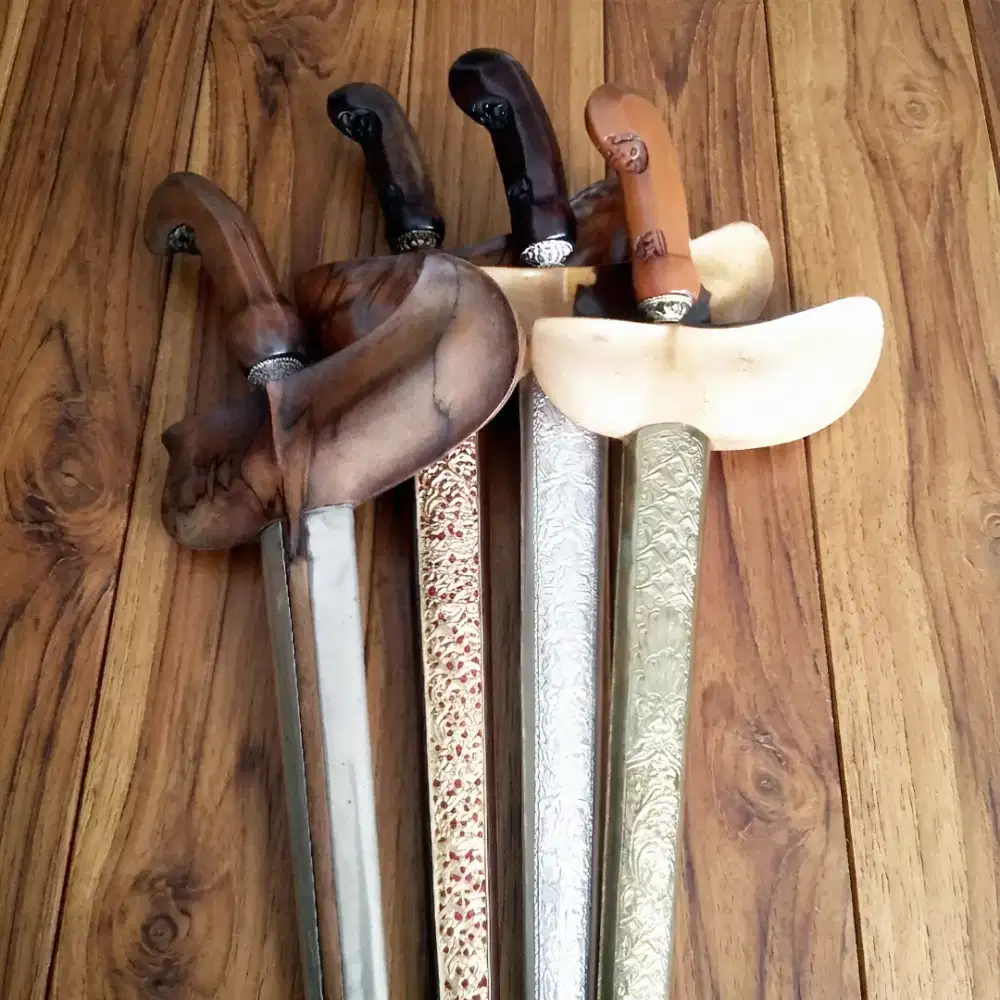 4 KERIS PUSAKA SEPUH