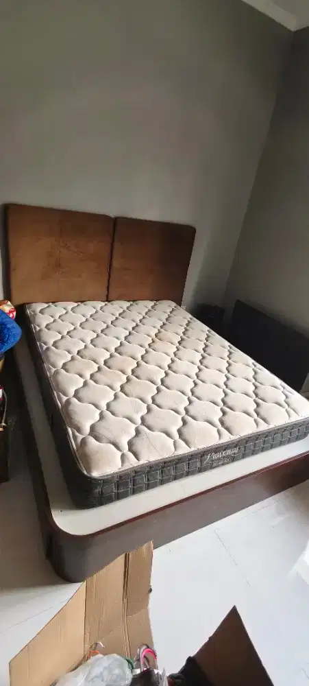 Dijual murah 1 set spring bed merk Florence Piacenza