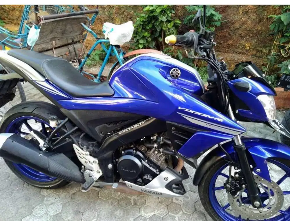 Vixion R 2018 Biru