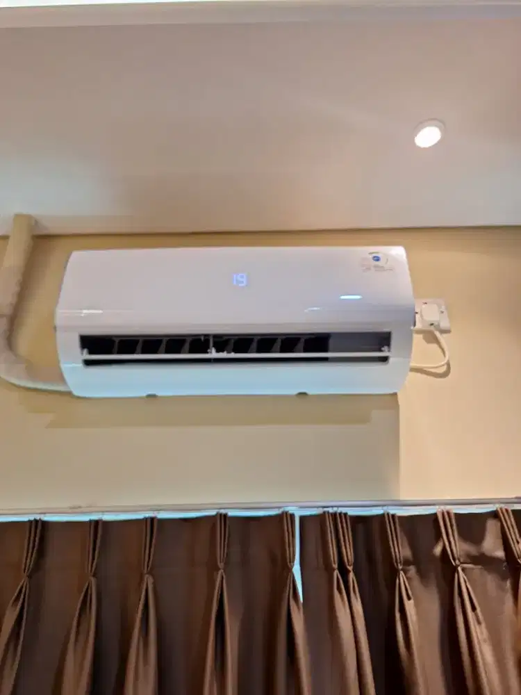 AC Midea 3/4 PK baru 1 minggu pakai