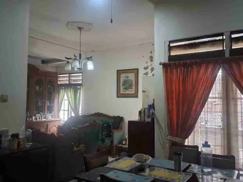 Rumah lama dekat tol Pondok Indah.