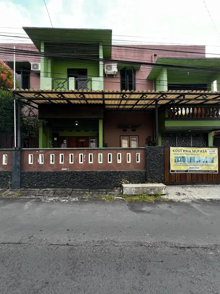 Rumah Strategis 2 Lantai + Kost Pria (9 Kamar) – Investasi!