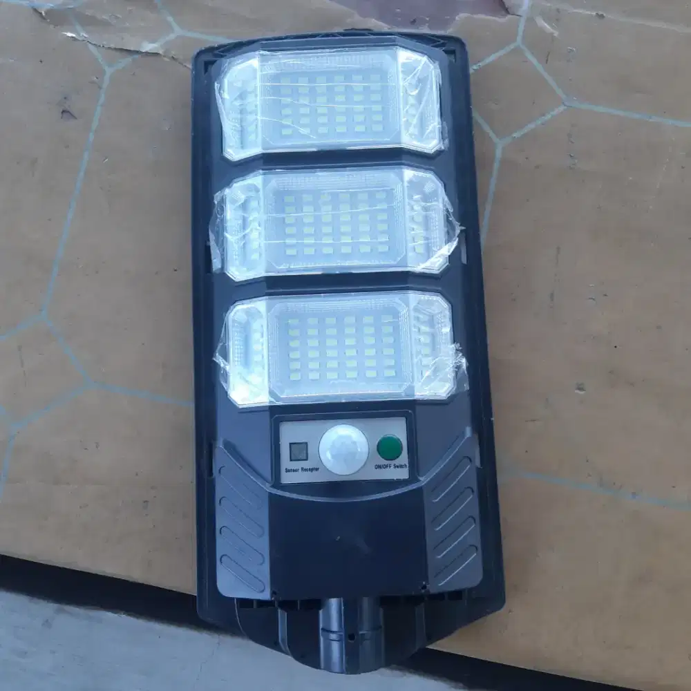 Lampu Jalan Solar