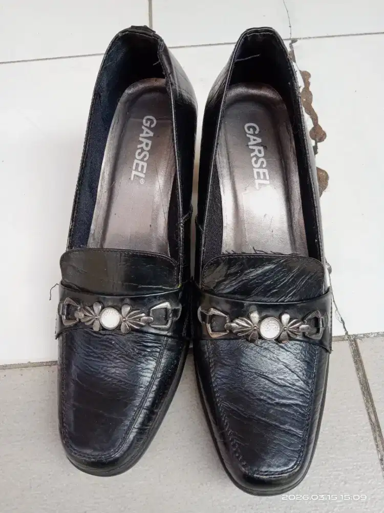 Sepatu heels hitam merk Garsel