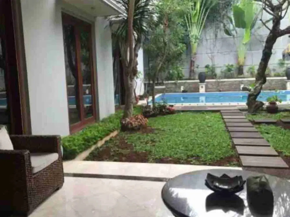 Rumah Elite Menteng Jakarta Pusat 3 Lantai + Kolam Renang – LT 717m² SHM, Harga 59M Nego
