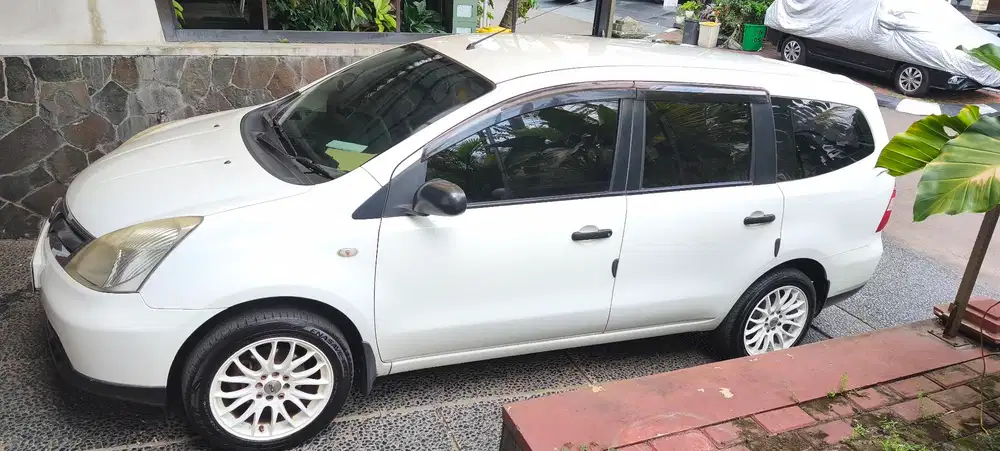 Nissan Grand livina 2012 Bensin