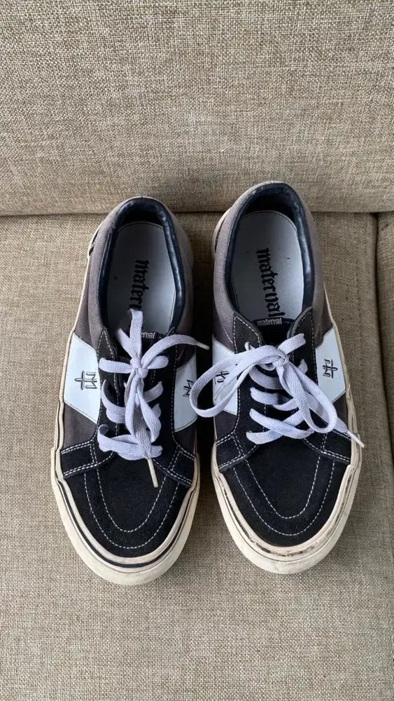 SEPATU MATERNAL BLACK WHITE