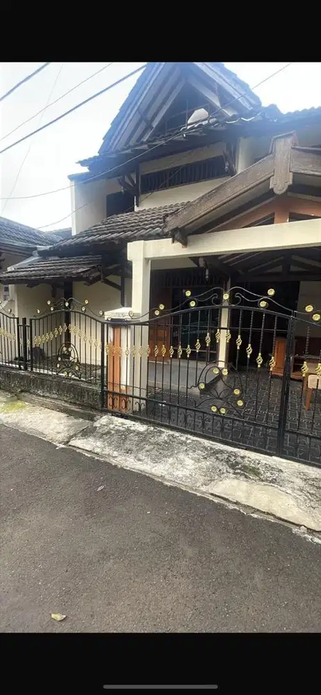 Dikontrakkan Rumah 2 Lantai Siap Huni