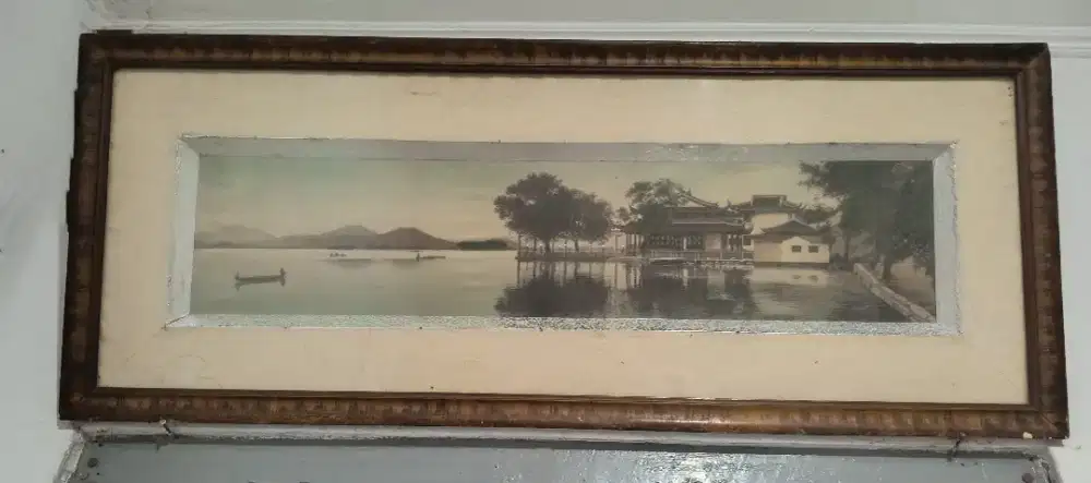 Hiasan dinding sulaman tangan antik