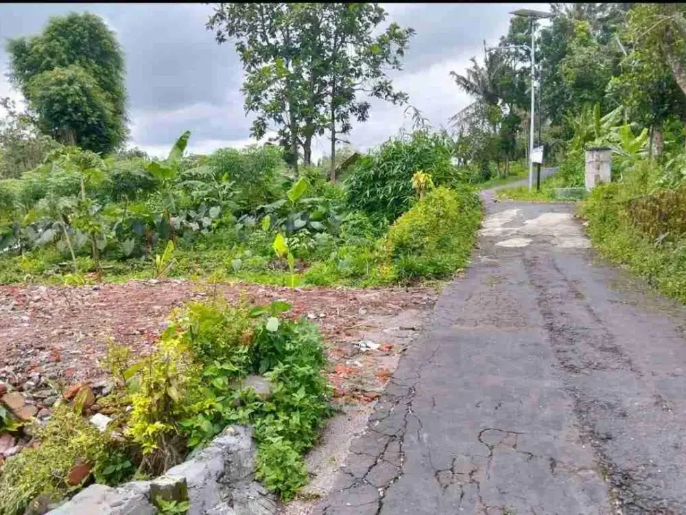 tanah luas 131m2 barat pasar pakem jl Kaliurang km 16