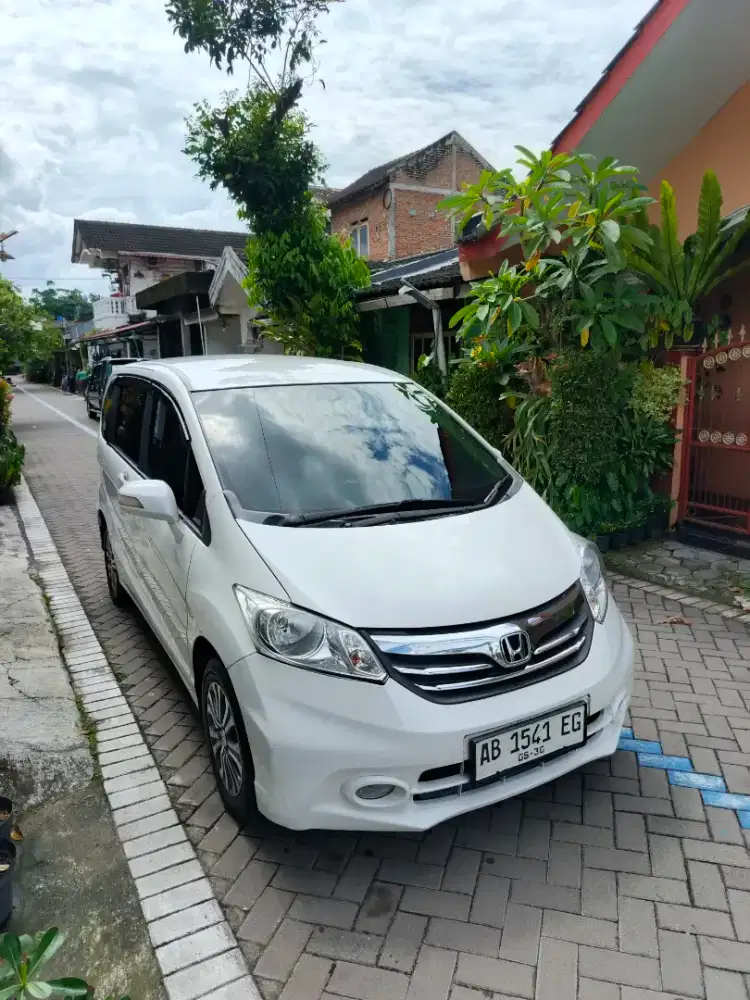 HONDA FREED E PSD AT 2013
