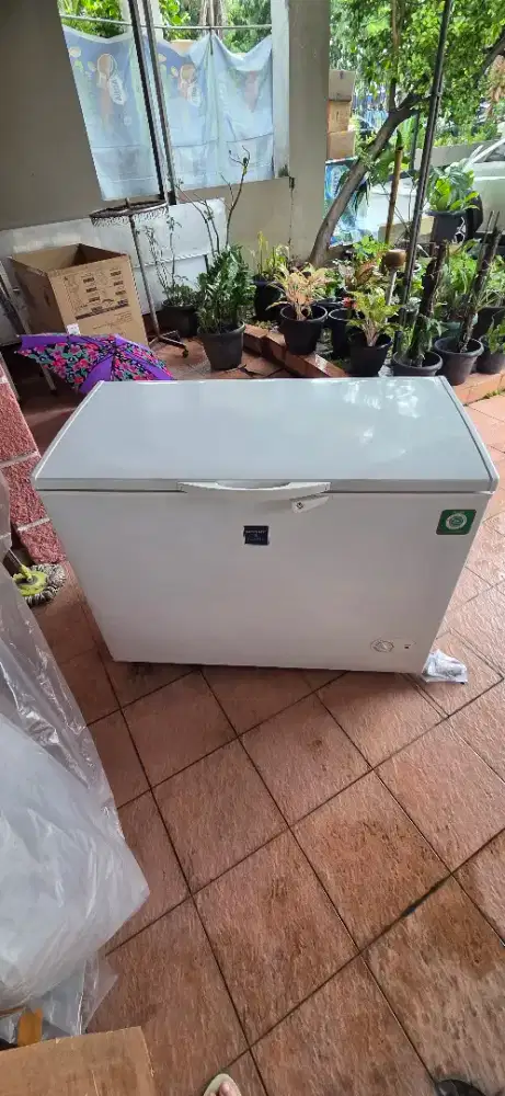 Sharp Chest Freezer FRV 300