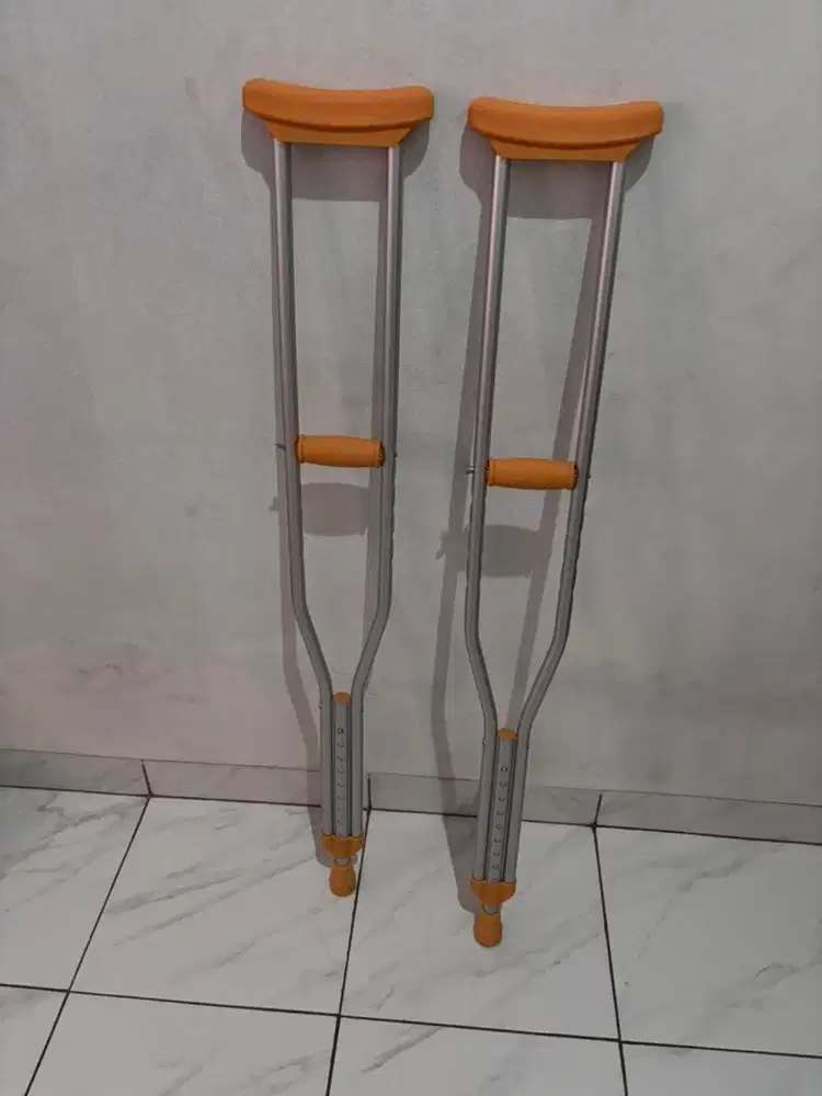 kruk kaki (tongkat penyangga)