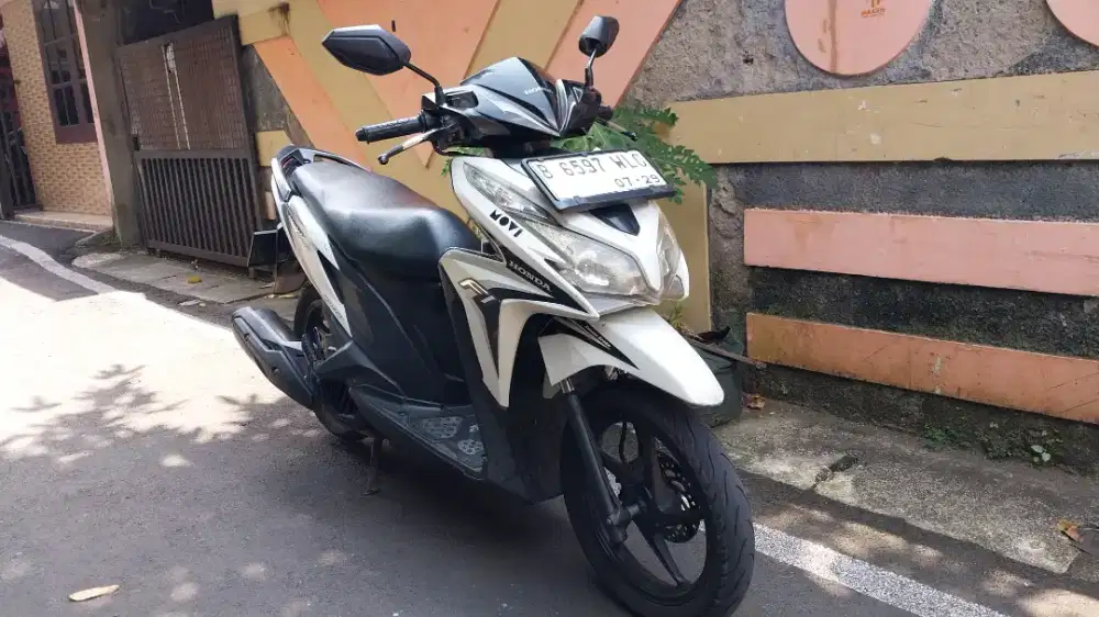 Honda Vario 125 KZR CBS Putih 2014