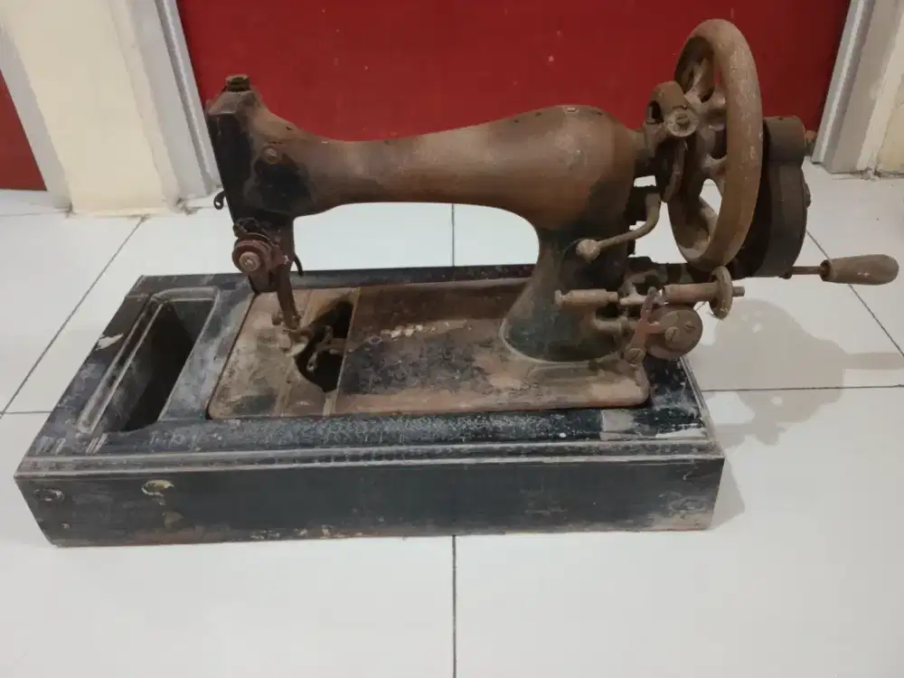 MESIN JAHIT ENGKEL KUNO thn 1800-an