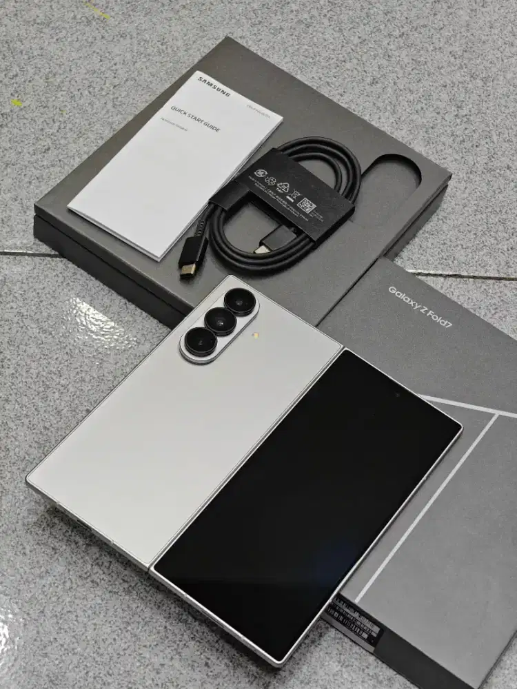 Samsung Z Fold 7 12/512 Fullset original like new