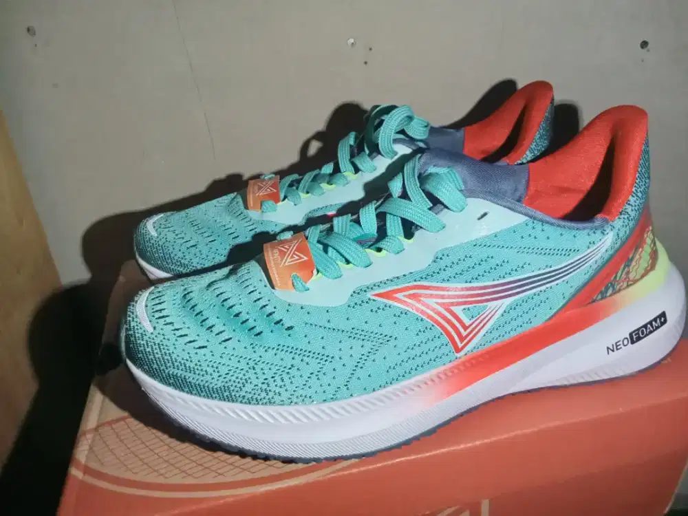 sepatu runnibg ardiles