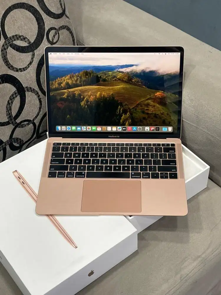 Macbook Air 2019 13” 8/128GB Gold ex iBox Like New
