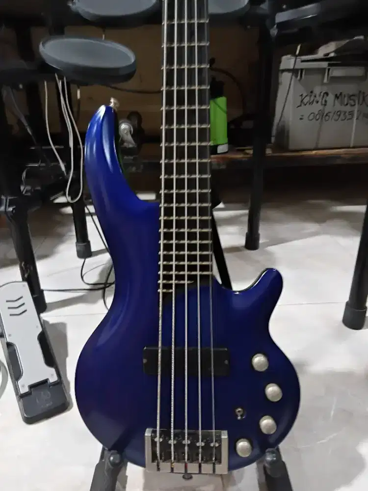 Bass cort curbow 5 senar active bagus dan mulus