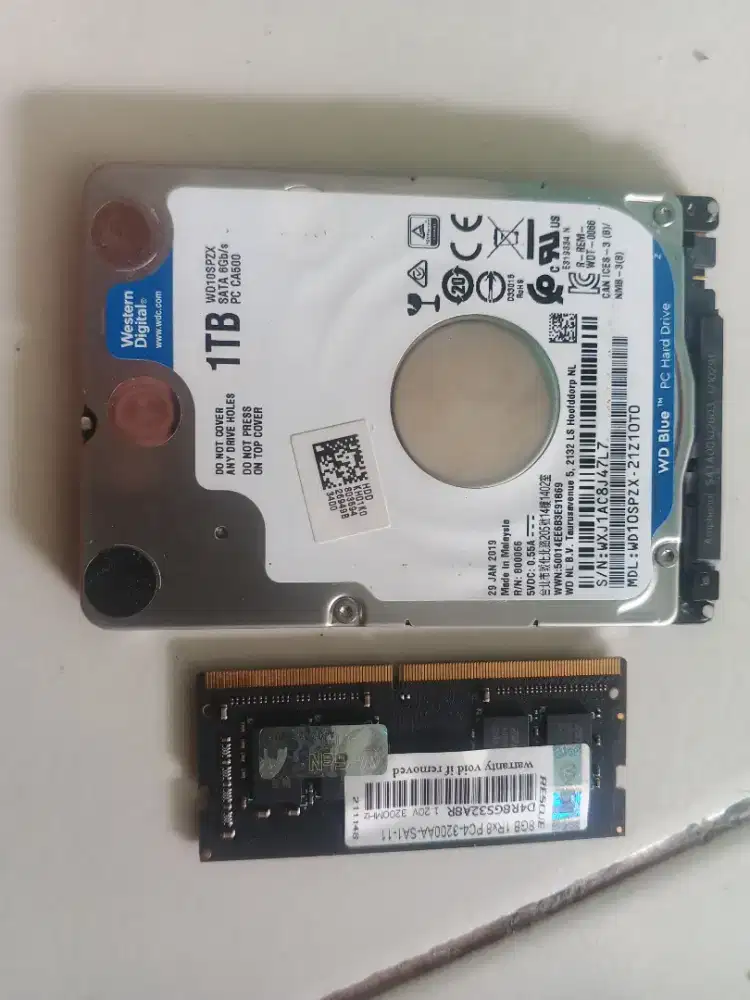 Sodim DDR 4 8 GB dan hardisk laptop 1 TB
