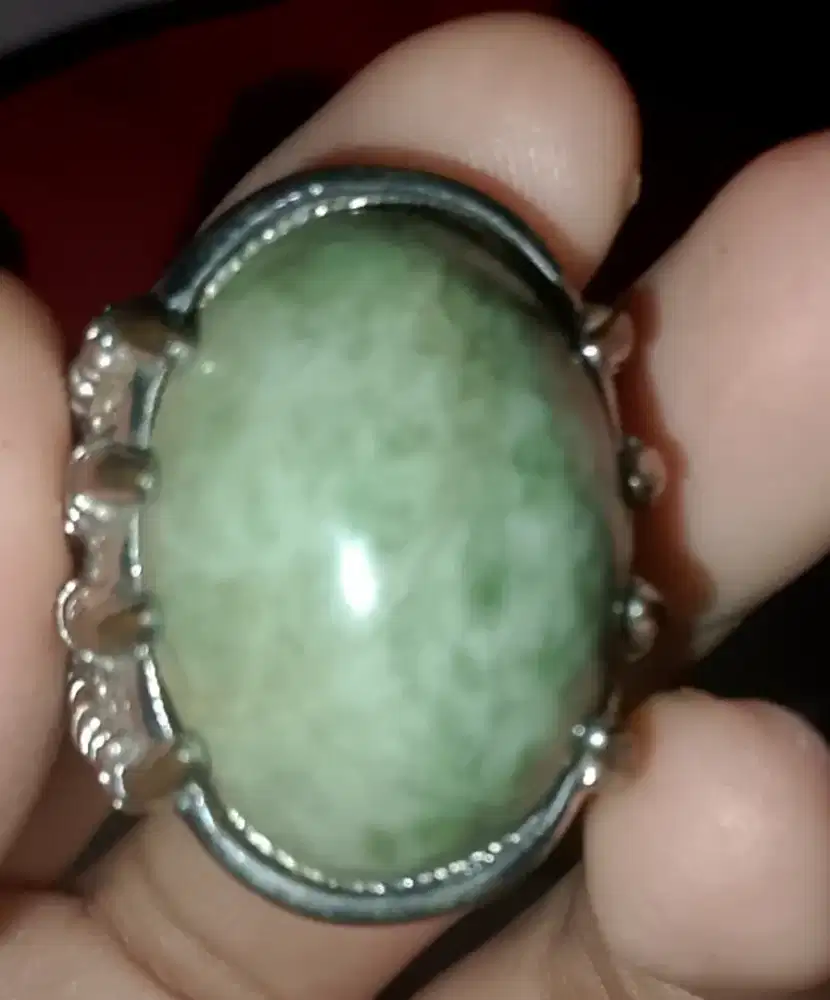 Cincin batu giok hijau