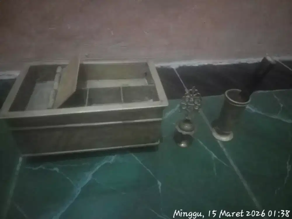 Barang antik pajangan tapak sirih & lain2