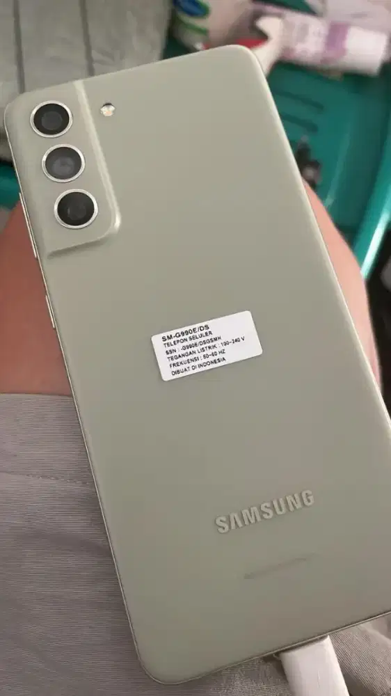 Handphone Samsung s21 FE bekas mulus
