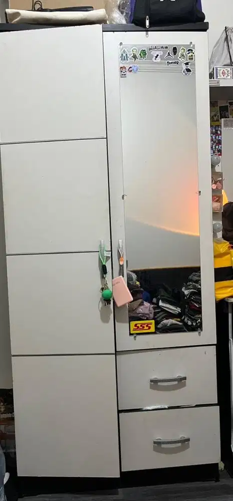 Lemari 2 pintu ada kaca