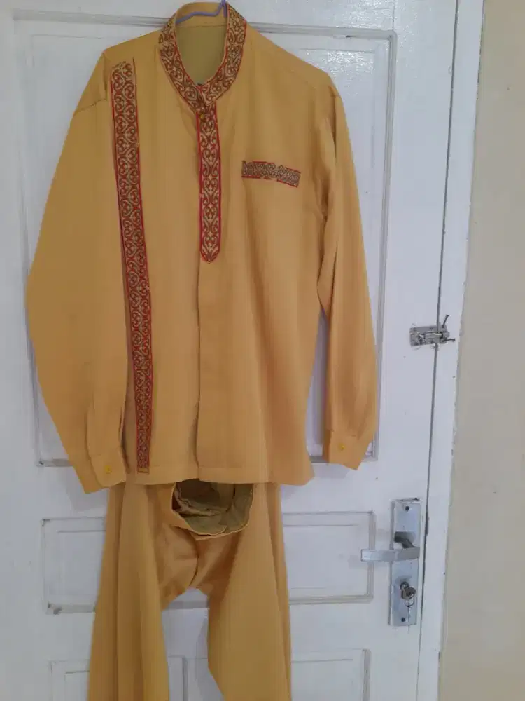 Sepasang seragam bahan