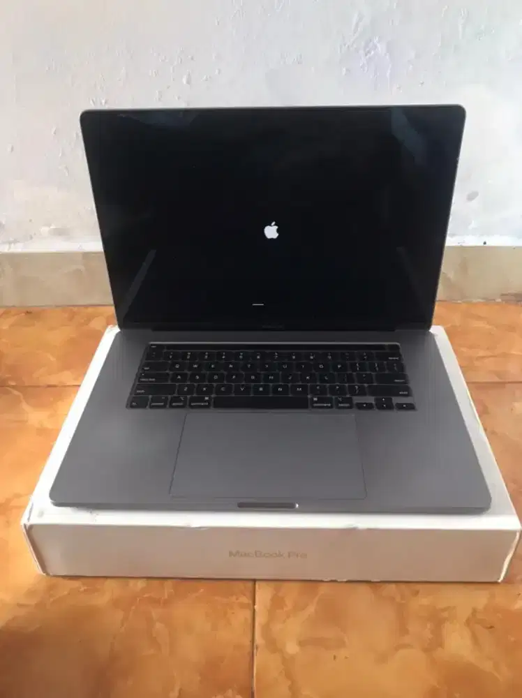 Macbook Pro 16 Inch 2019 Core i9 SSD tb Istimewa