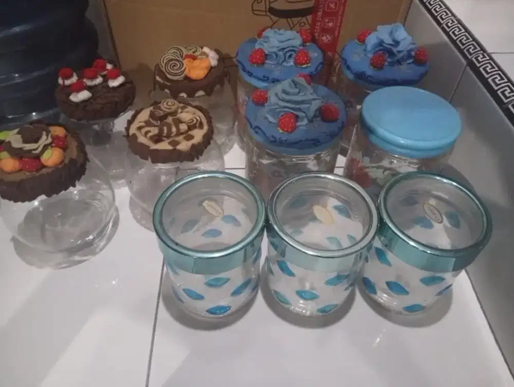 Toples kue dan permen