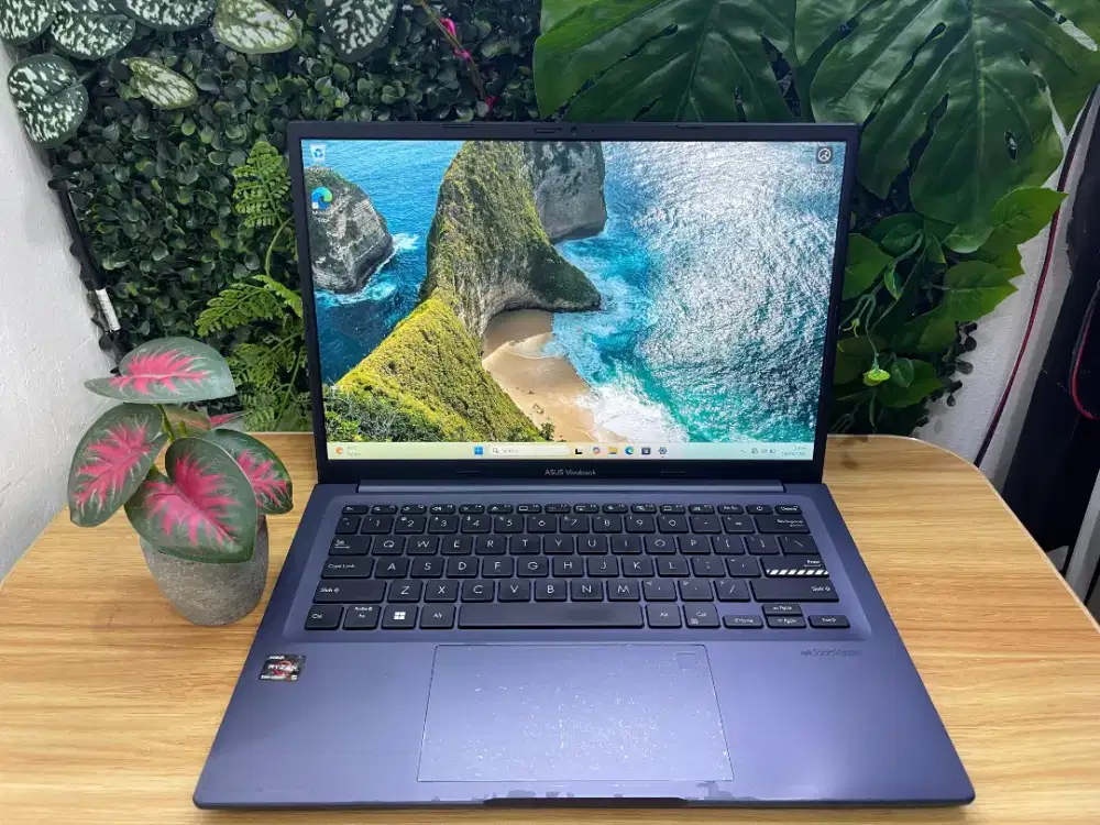 ASUS VIVOBOOK M1403QA
Amd Ryen 5 5600H RAM 8GB SSD 512GB/14FHD/Win11