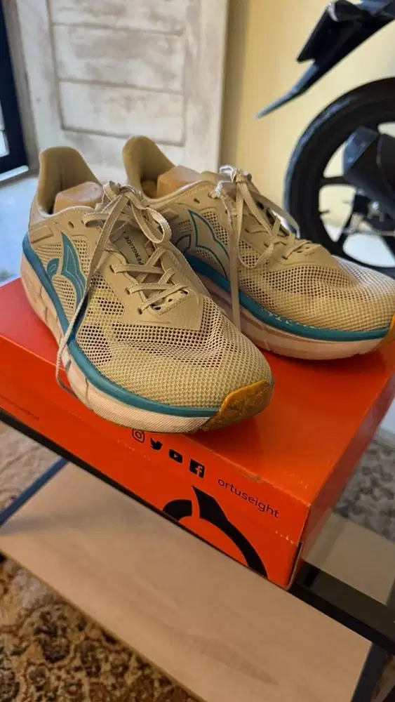 Sepatu running ortuseight