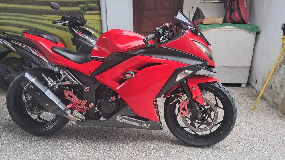 Kawasaki Ninja 250 efi Red