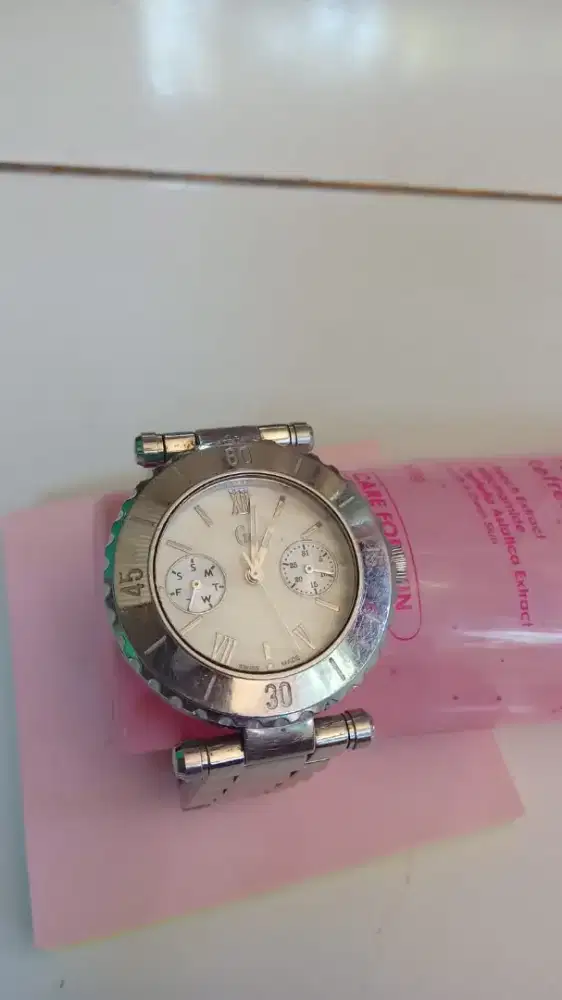 jam tangan Guess Collection (GC) model GC 32000 atau seri GC 20026L.